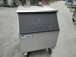 Mobile transport cart for ice cubes